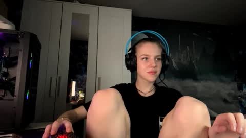 Snapshot of melonygriffen chatting on 12, 10, 2025 Hi Im Aria 18 years old online show from 12, 10, 2025