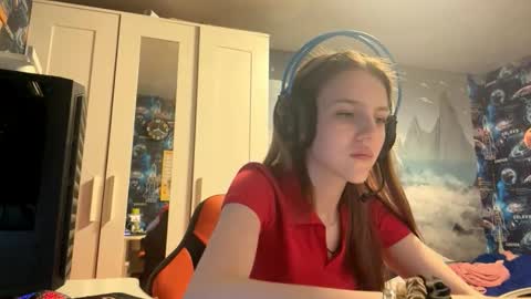 Snapshot of melonygriffen chatting on 16, 10, 2025 Hi Im Aria 18 years old online show from 16, 10, 2025