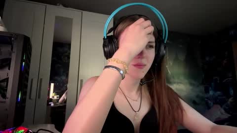 Snapshot of melonygriffen chatting on 17, 10, 2025 Hi Im Aria 18 years old online show from 17, 10, 2025