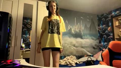 Snapshot of melonygriffen chatting on 20, 10, 2025 Hi Im Aria 18 years old online show from 20, 10, 2025