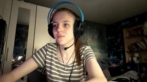 Snapshot of melonygriffen chatting on 22, 10, 2025 Hi Im Aria 18 years old online show from 22, 10, 2025