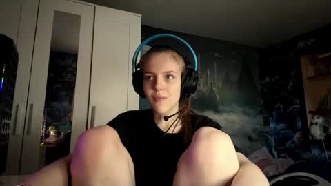 Snapshot of melonygriffen chatting on 25, 10, 2025 Hi Im Aria 18 years old online show from 25, 10, 2025