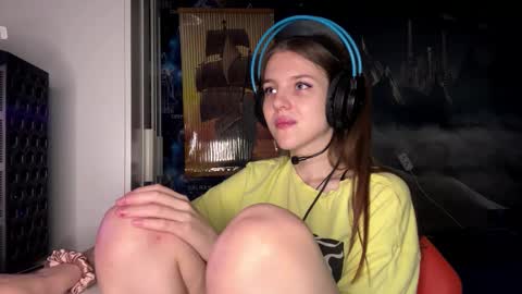 Hi Im Aria 18 years old online show from 9, 11, 2025