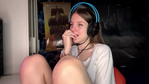 Hi Im Aria 18 years old online show from 14, 11, 2025