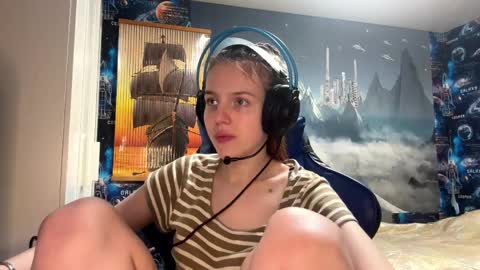 Hi Im Aria 18 years old online show from 9, 4, 2026