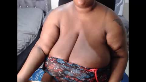 Snapshot of mency1980 chatting on 7, 11, 2025 bigboobsass online show from 7, 11, 2025