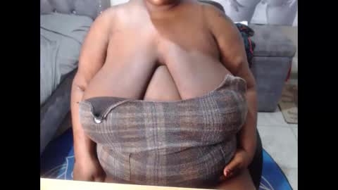 Snapshot of mency1980 chatting on 20, 12, 2025 bigboobsass online show from 20, 12, 2025