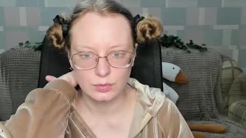 Snapshot of meowcr chatting on 13, 12, 2025 meowcr online show from 13, 12, 2025