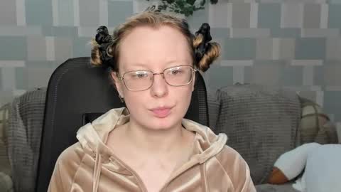 Snapshot of meowcr chatting on 18, 12, 2025 meowcr online show from 18, 12, 2025