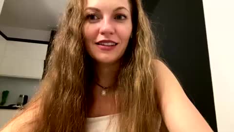 Snapshot of meowmariana chatting on 8, 8, 2026 Mary online show from 8, 8, 2026