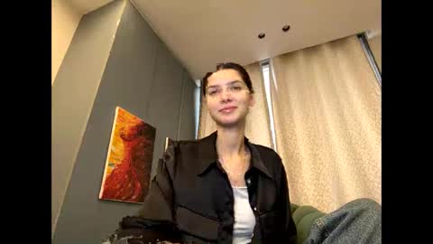Snapshot of meralynn chatting on 27, 11, 2025 LEVA online show from 27, 11, 2025