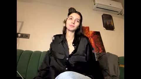 Snapshot of meralynn chatting on 28, 11, 2025 LEVA online show from 28, 11, 2025