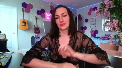 Snapshot of meredithbae chatting on 8, 6, 2026 Meredith Bae online show from 8, 6, 2026