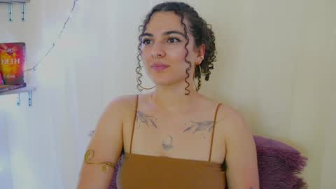 Snapshot of merida_bell18 chatting on 18, 12, 2024 Merida Bell online show from 18, 12, 2024