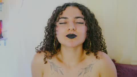 Snapshot of merida_bell18 chatting on 20, 12, 2024 Merida Bell online show from 20, 12, 2024