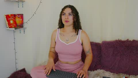 Snapshot of merida_bell18 chatting on 3, 1, 2025 Merida Bell online show from 3, 1, 2025