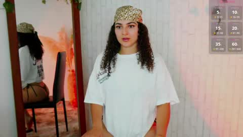 Snapshot of merida_bell18 chatting on 4, 10, 2025 Merida Bell online show from 4, 10, 2025