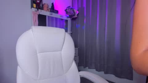 Snapshot of merlia_model chatting on 9, 1, 2026 instagram fernandatoloza01 online show from 9, 1, 2026