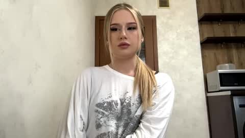 Snapshot of merrileesmoldt chatting on 29, 5, 2026 Stefani online show from 29, 5, 2026