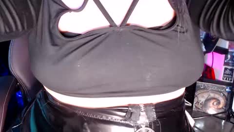 Snapshot of metalpocahotass chatting on 31, 1, 2025 MetalPocahotass online show from 31, 1, 2025