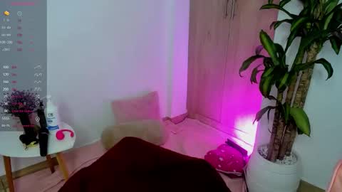 Snapshot of mia69brown chatting on 22, 12, 2025 mia69brown online show from 22, 12, 2025