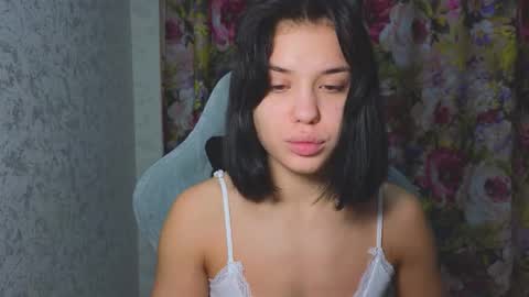 Snapshot of mia___lunaa chatting on 2, 11, 2025 Mia online show from 2, 11, 2025