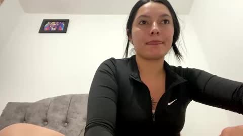 Mia  online show from 21, 11, 2025