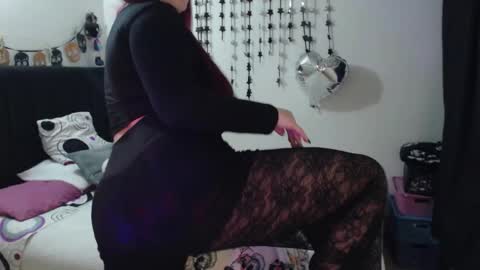 Snapshot of mia_adams_red chatting on 15, 1, 2026 mia online show from 15, 1, 2026