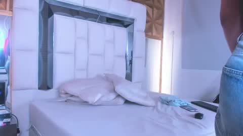 Snapshot of mia_blumm chatting on 23, 10, 2025 Miaa online show from 23, 10, 2025