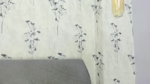 Mia  online show from 4, 1, 2025