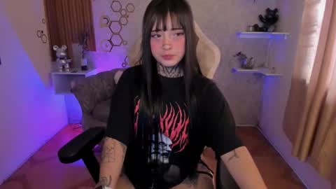 Snapshot of mia_cat05 chatting on 15, 11, 2025 Mia online show from 15, 11, 2025