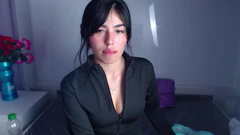 Snapshot of mia_charlothe chatting on 12, 12, 2024 mia_charlothe online show from 12, 12, 2024