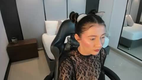 M I A  online show from 21, 5, 2026
