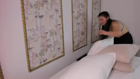Snapshot of mia_collins96 chatting on 28, 6, 2026 M I A online show from 28, 6, 2026