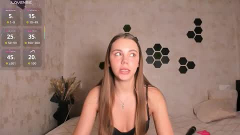 Mia  next stream Thursday 1400 UTC1 Friday 1400 UTC1 online show from 29, 10, 2025