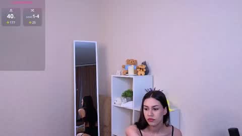 Snapshot of mia_crazyy chatting on 4, 10, 2025 U can call me Angel3 online show from 4, 10, 2025