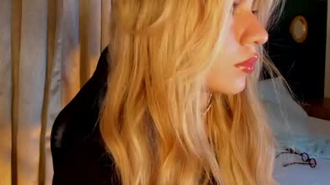 Snapshot of mia_curry chatting on 24, 6, 2026 M I A online show from 24, 6, 2026