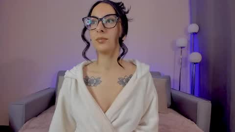 Sarah Luna online show from 14, 4, 2026