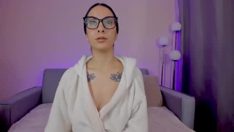 Sarah Luna online show from 22, 4, 2026