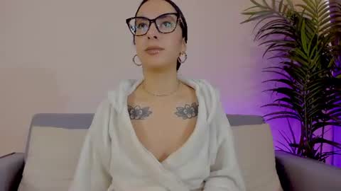 Sarah Luna online show from 16, 6, 2026