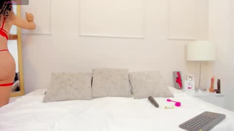 mia_dolcee online show from 22, 10, 2025