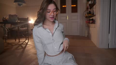 Snapshot of mia_dynasty chatting on 29, 10, 2025 Mia online show from 29, 10, 2025