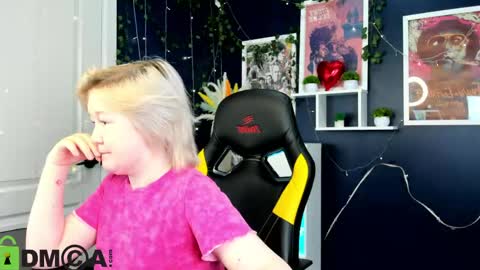 Mia online show from 8, 5, 2026