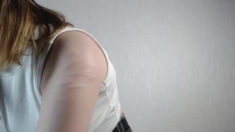 Snapshot of mia_foxie chatting on 12, 1, 2026 Mia online show from 12, 1, 2026