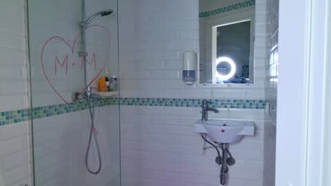 Mia online show from 7, 12, 2024