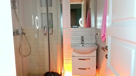 Mia online show from 7, 1, 2025