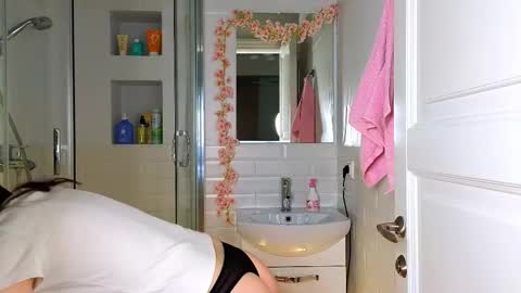 Mia online show from 4, 3, 2025