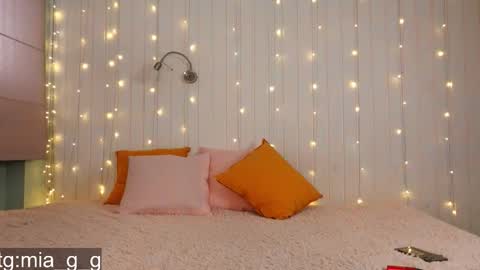 Mia online show from 10, 9, 2025