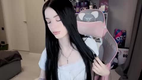 MIA HELP ME REACH 100 LIKES online show from 23, 2, 2026