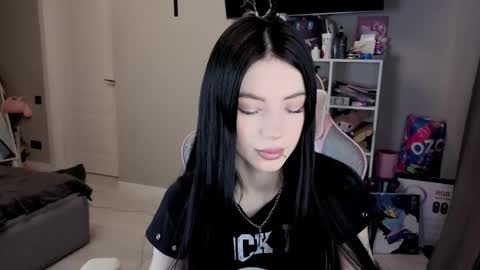 MIA HELP ME REACH 100 LIKES online show from 26, 2, 2026